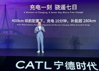 CATL opracowuje pierwszą na świecie hybrydową baterię o zasięgu elektrycznym jak BEV