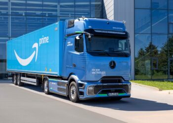 amazon daimler mercedes eactross 600