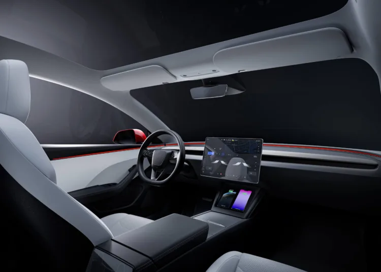 tesla model 3 wnętrze