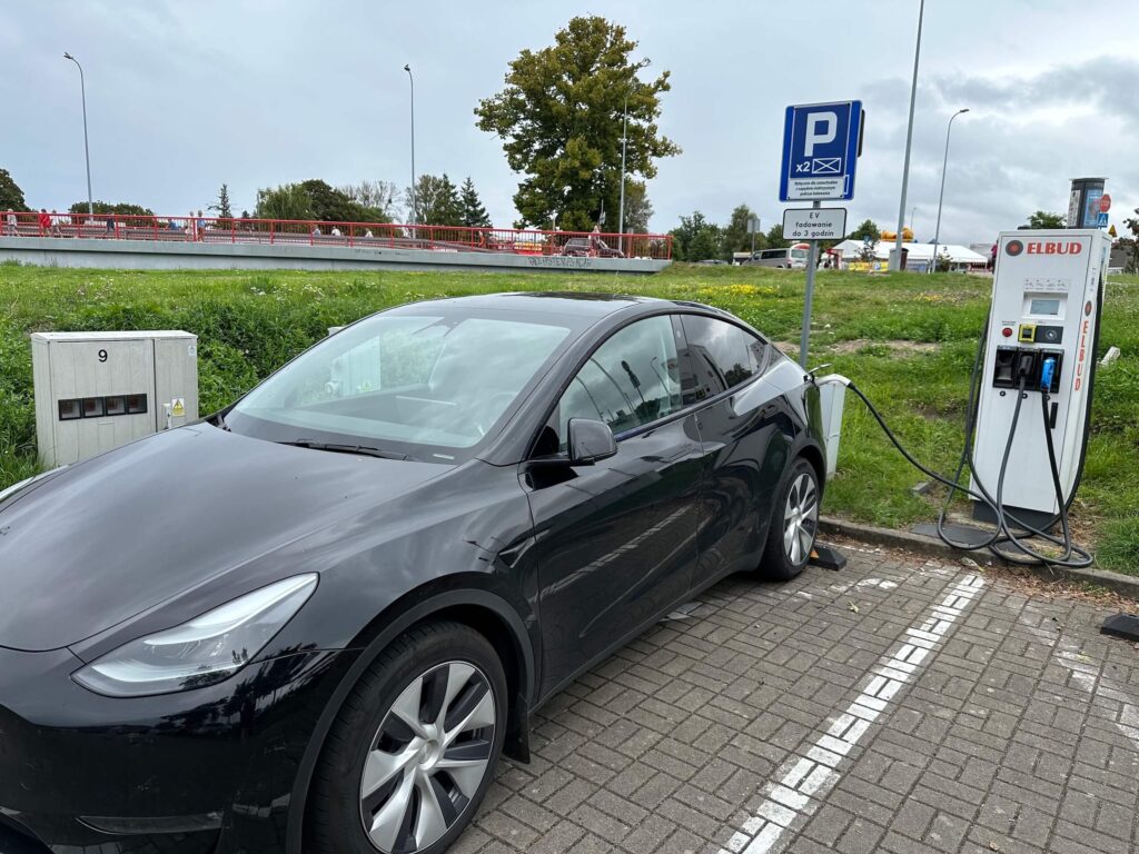 ładowanie tesla model y