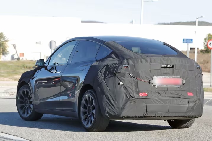 tesla model y juniper spy photo