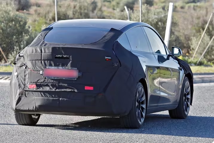 tesla model y juniper spy photo