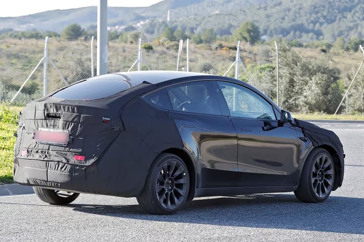 tesla model y juniper spy photo