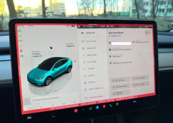 tryb serwisowy tesla