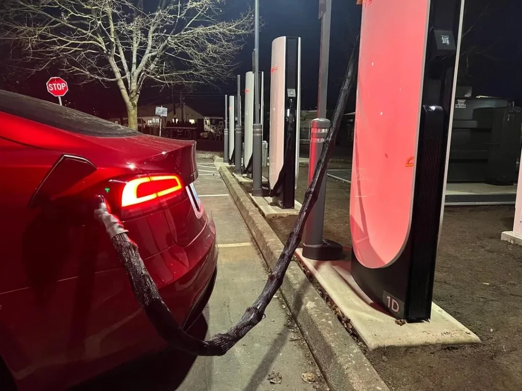 tesla testowane zabezpieczenie kabli