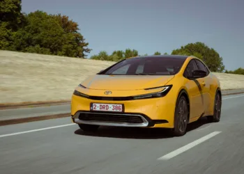 toyota prius phev 2023