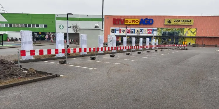 rumia auchan tesla supercharger