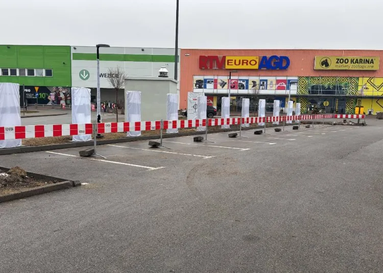 rumia auchan tesla supercharger