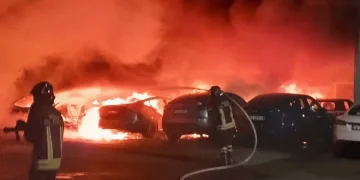 tesla pozar rzym 03 2025