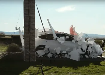 tesla sciana mark rober wideo