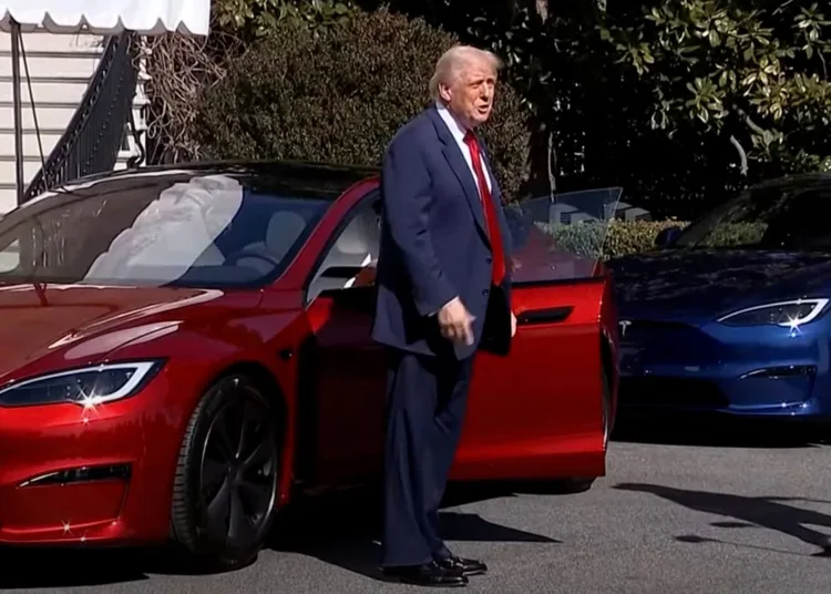 trump tesla reklama