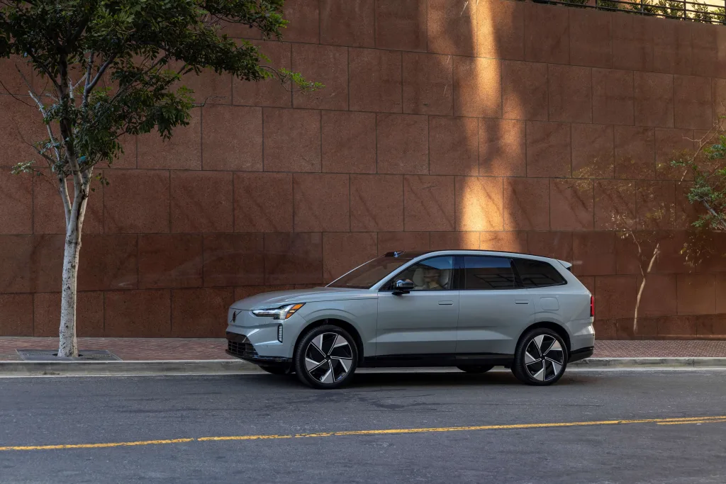 Volvo EX60 zadebiutuje już na początku 2026 roku - szwedzki producent odkrywa karty