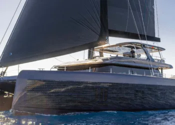jacht sunfreef yachts z technologią solar skin 3.0
