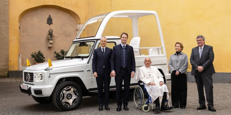 papamobile mercedes