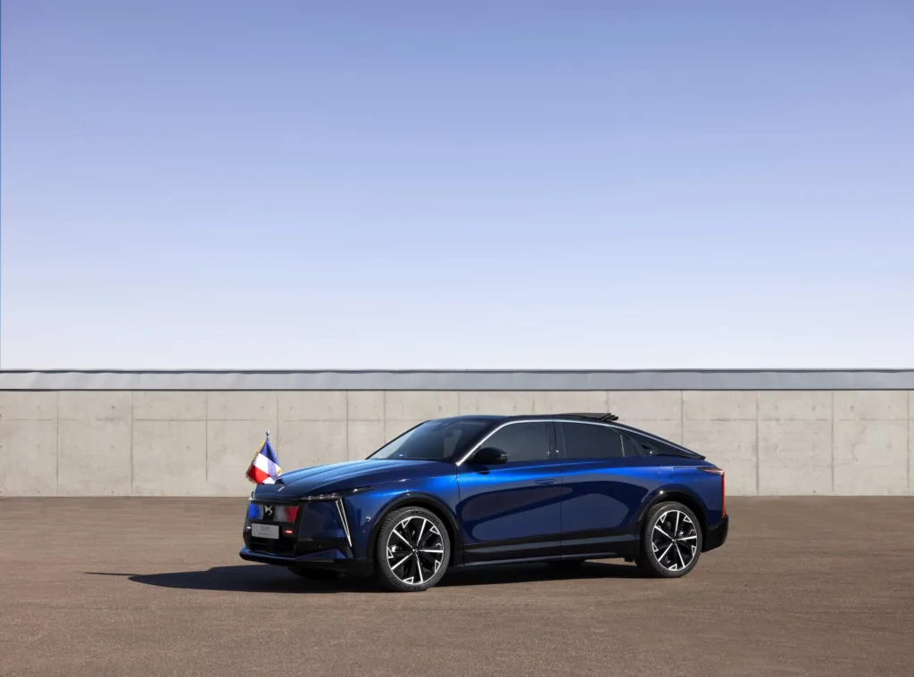 DS N°8 francja