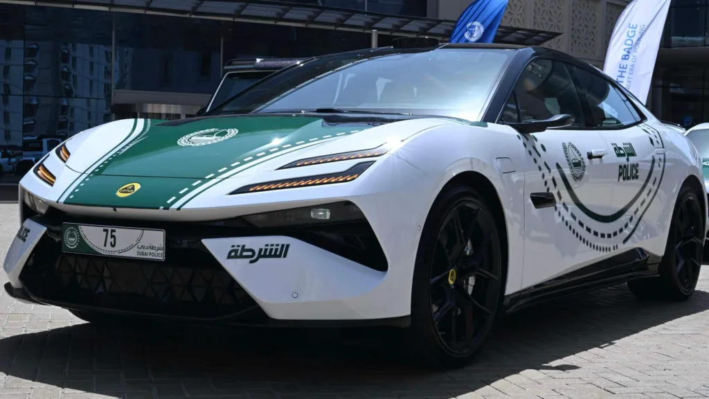Lotus Emeya-S w policji dubaj