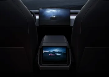 tesla cybertruck wnętrze