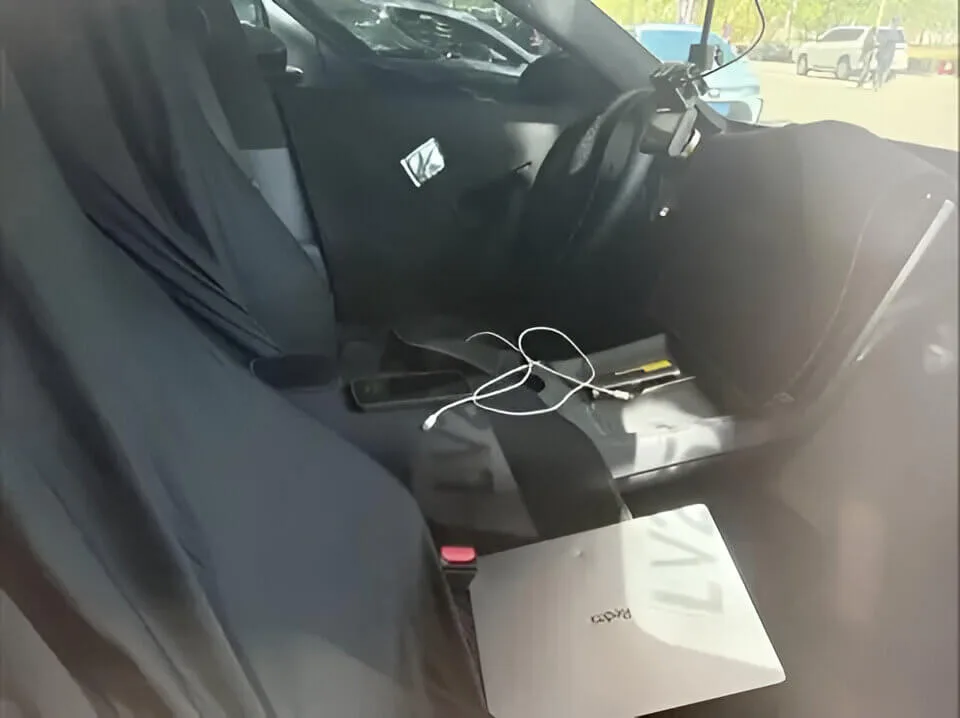 wnetrze xiaomi yu7