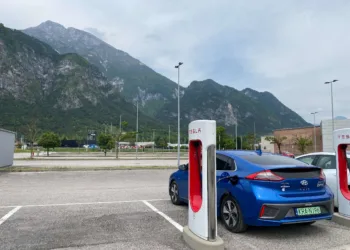 wyprawa elektrykiem do wloch ładowanie tesla