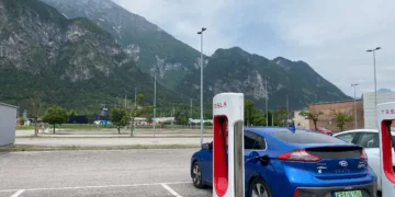 wyprawa elektrykiem do wloch ładowanie tesla