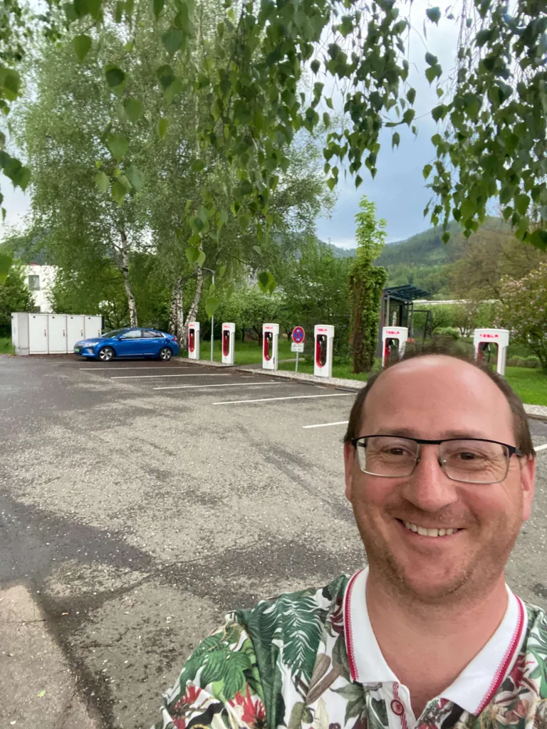 wyprawa elektrykiem do wloch ładowanie tesla