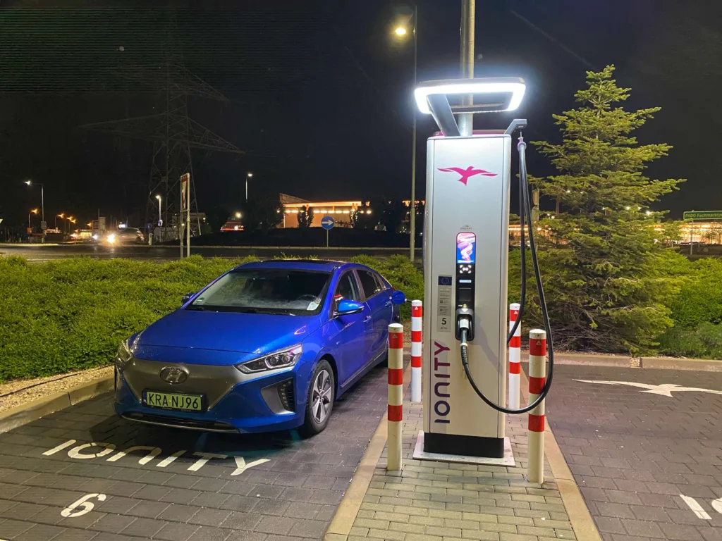 wyprawa elektrykiem do wloch ładowanie ionity