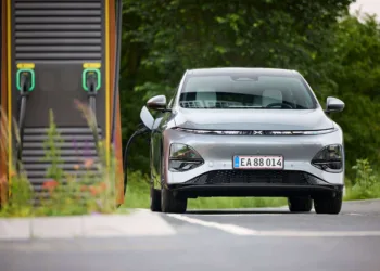 xpeng ladowanie plugsurfing