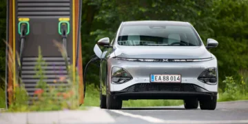 xpeng ladowanie plugsurfing