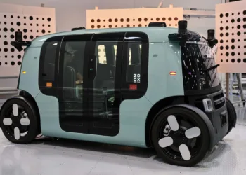 amazon zoox robotaxi