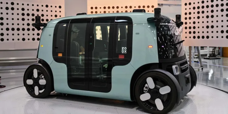 amazon zoox robotaxi
