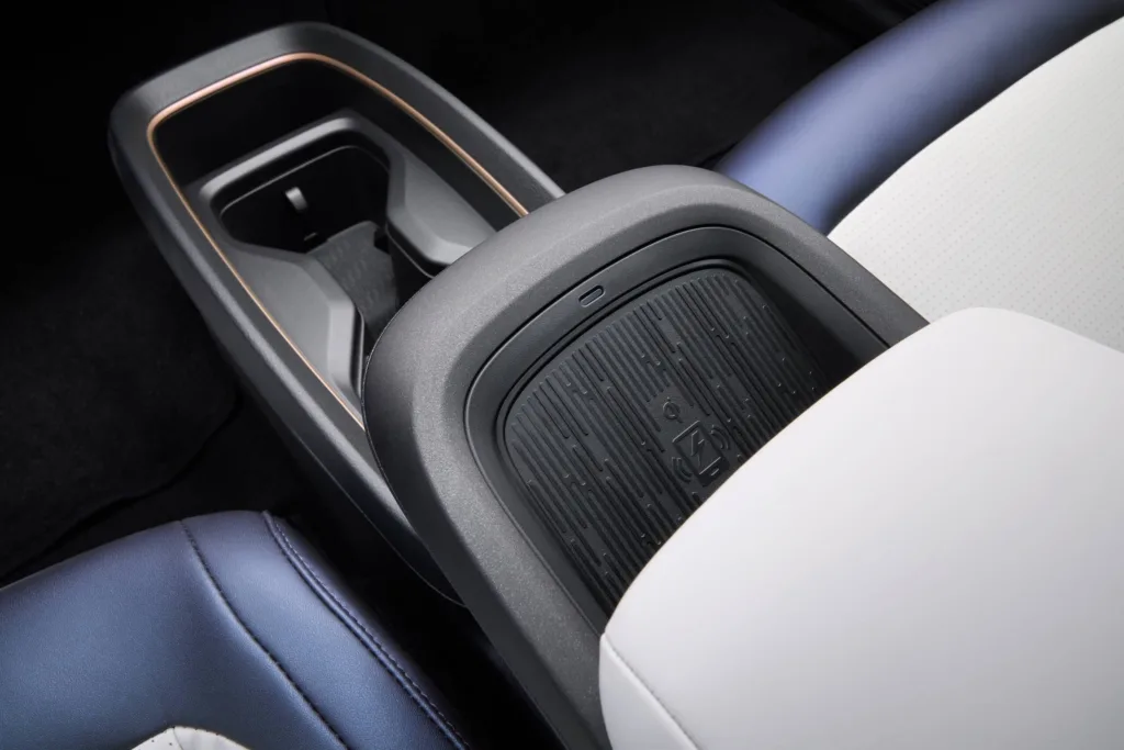 nissan leaf 2025 wnętrze