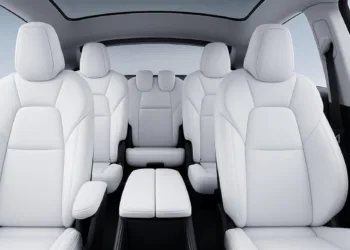 tesla model y 6 siedzen
