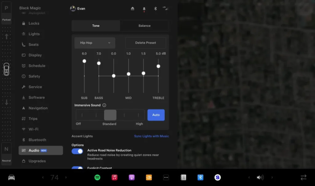 Tesla wprowadza sztuczną inteligencję Grok do swoich aut, ale na razie to tylko połowa sukcesu
