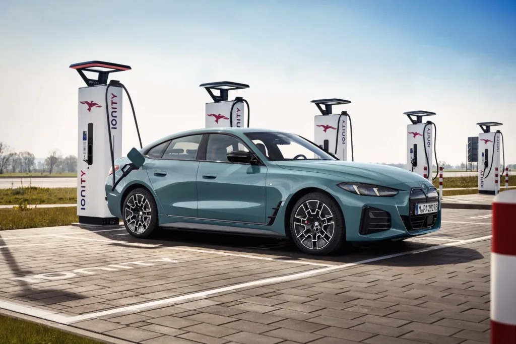 BMW kasuje jeden elektryk, choć nowy i3 dopiero wchodzi. Powód mówi sporo o planach marki