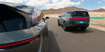 lucid gravity vs rivian wyscig