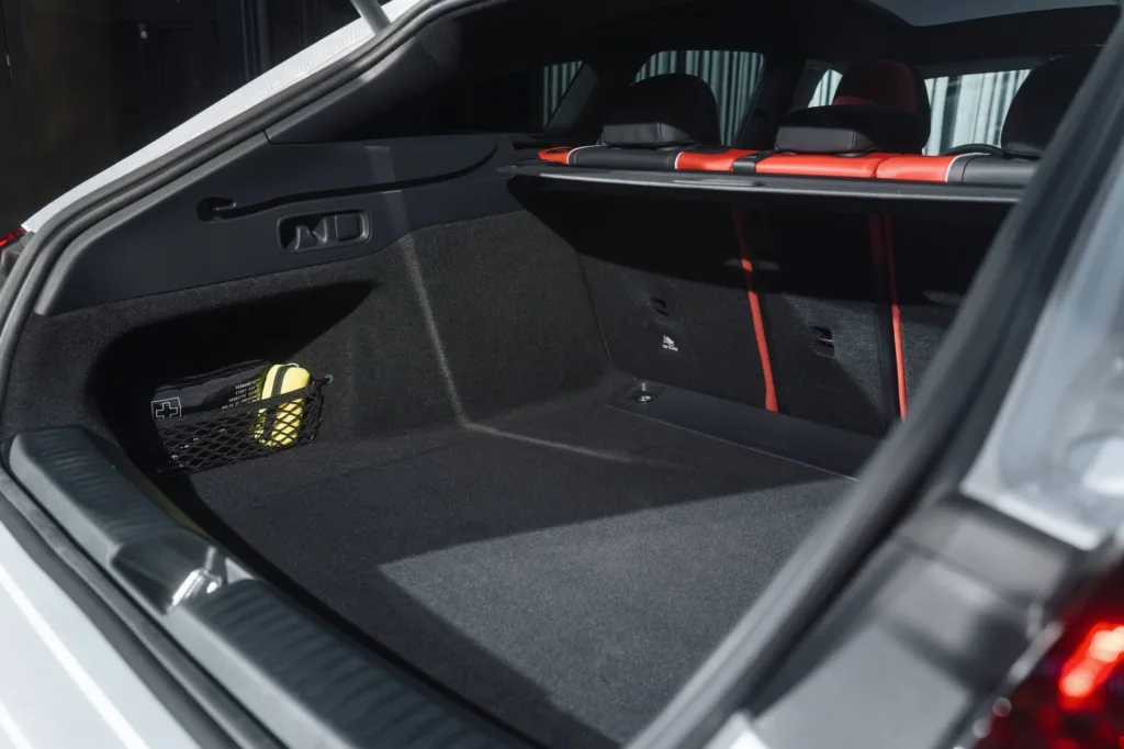 Mercedes CLA Shooting Brake wnętrze