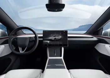 tesla model y l wnętrze