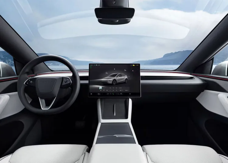 tesla model y l wnętrze