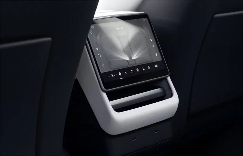tesla model y l wnętrze