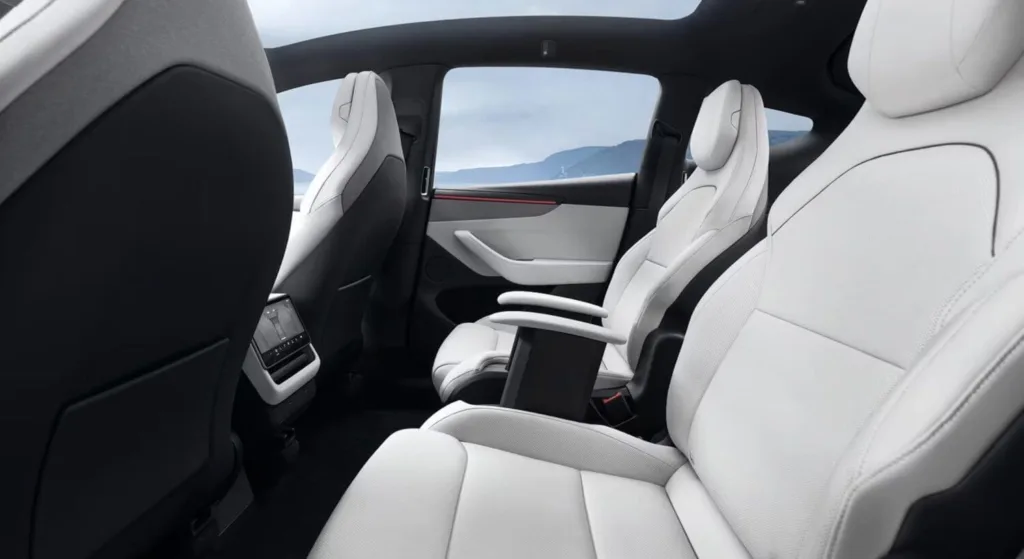 tesla model y l wnętrze