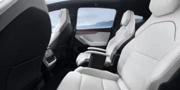 tesla model y l wnętrze