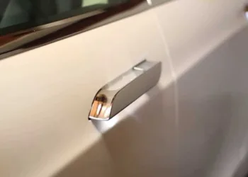 tesla model S klamka