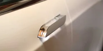 tesla model S klamka