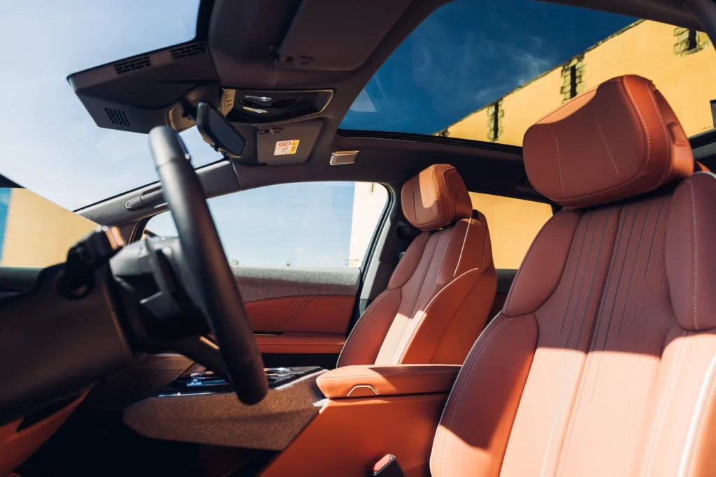 cadillac optiq wnętrze