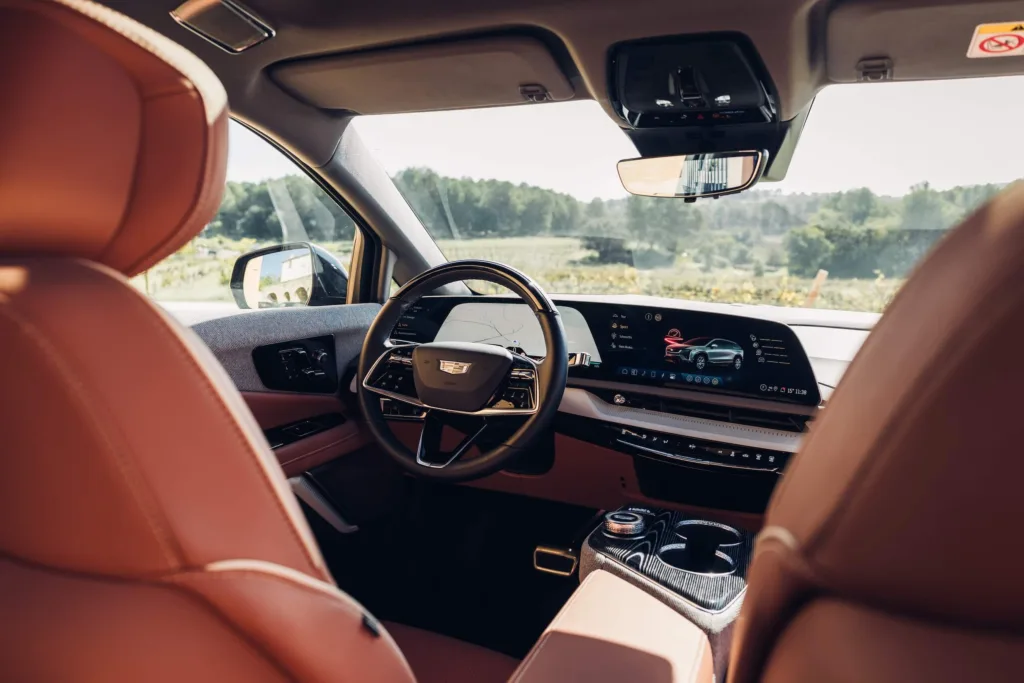 cadillac optiq wnętrze