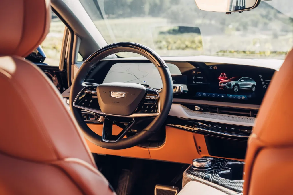 cadillac optiq wnętrze