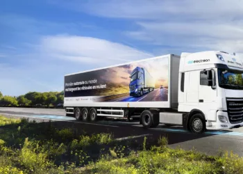 ciezarowka laduje sie w trakcie jazdy