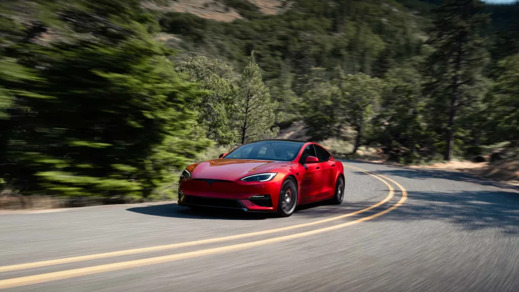 Wielki paradoks firmy Tesla. Rekordowe przychody, rekordowe dostawy i zyski w dół o 40 procent
