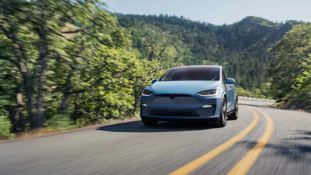 Wielki paradoks firmy Tesla. Rekordowe przychody, rekordowe dostawy i zyski w dół o 40 procent