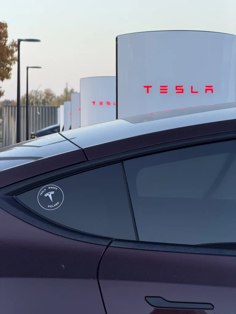Tesla odpala Supercharger V4 na Bielanach Wrocławskich. Koniec problemów dla kierowców na A4?